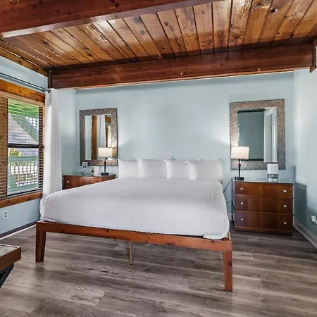 Oceanfront Inn Room #8 - Partial Ocean View - King Bed